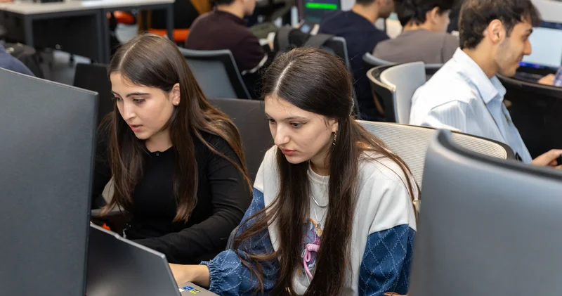 Süni intellektlə idarə olunan 32 komanda virtual futbol meydanında mübarizə aparıb