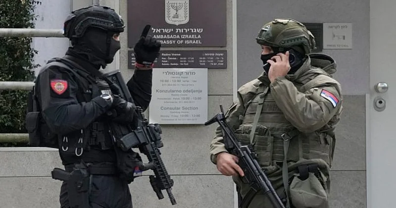 Belqradda İsrail səfirliyinin əməkdaşına bıçaqla hücum edən yeniyetmə güllələnib