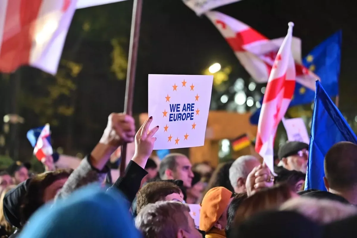 Gürcülər yenidən ayağa qalxdı: Tiflis, Kutaisi və Batumidə etirazlar başlayıb VİDEO