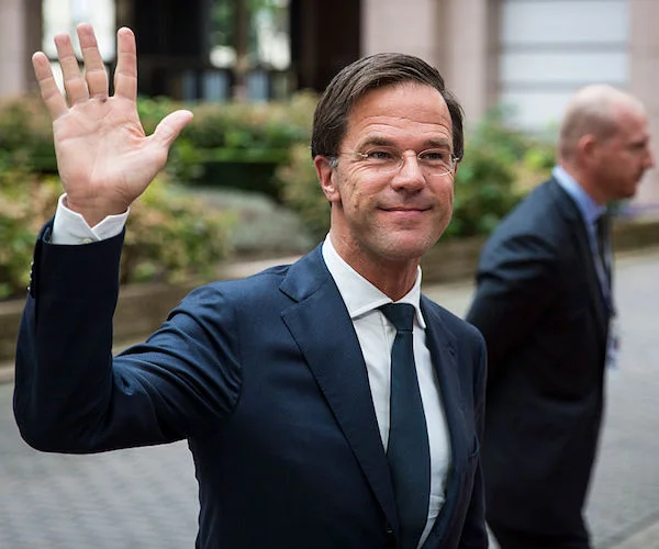 Rutte NATO qüvvələrinin Ukraynadakı münaqişəyə cəlb edilməsini əsassız adlandırıb