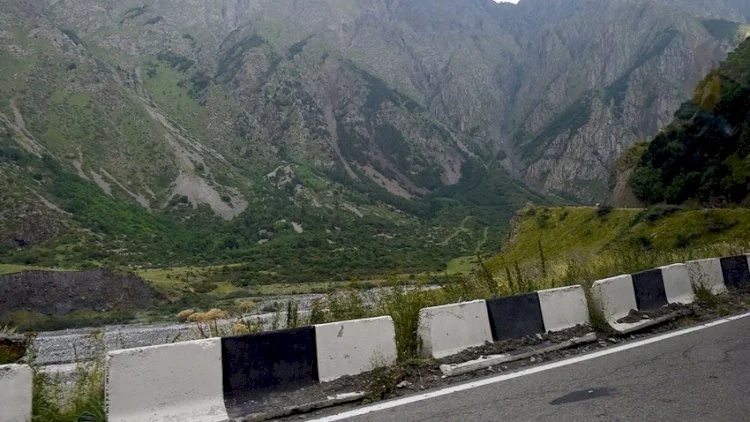 Gürcüstanla Rusiya arasında yeganə quru gömrükkeçid məntəqəsi fəaliyyətini dayandırıb