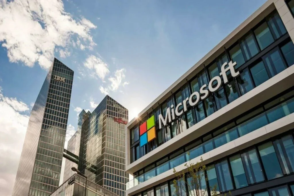 “Microsoft”da araşdırma başladı