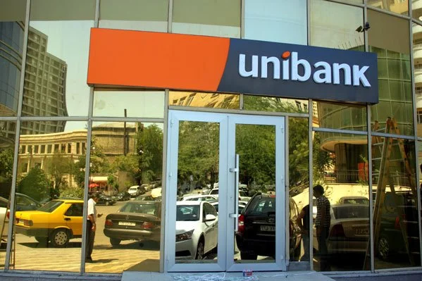 Unibank müştəriləri soyur