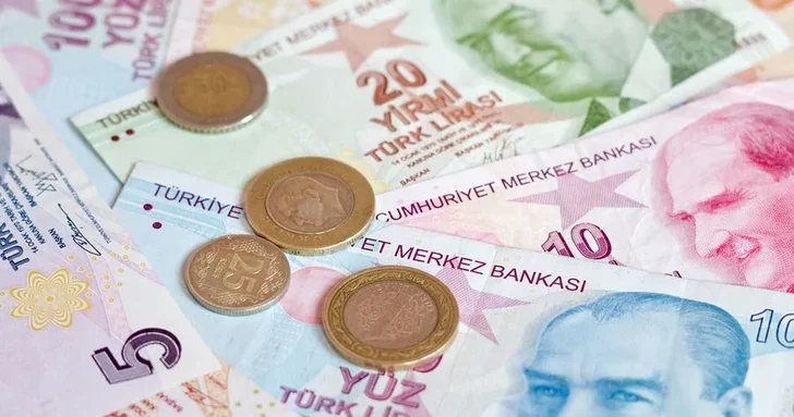 Впервые курс маната превысил 25 турецких лир