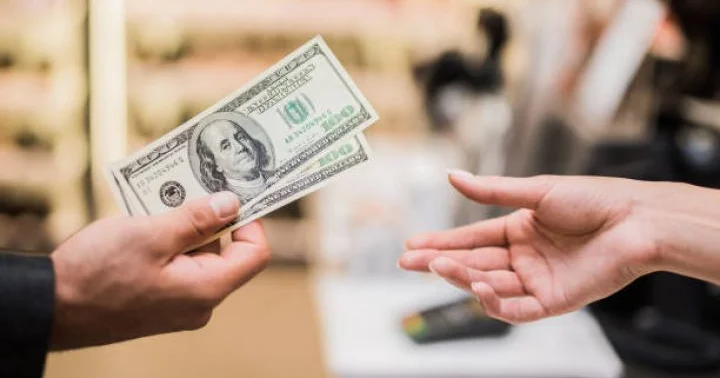 Money Shop qanunvericiliyi pozub Vəzifəli şəxsi cərimələnib