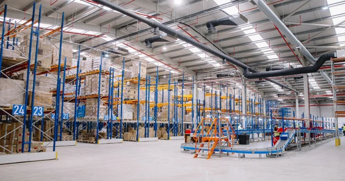 Burada tezliklə robotlar işləyəcək: “Avromed”in deposundan FOTOLAR