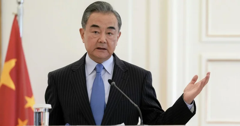 Глава МИД Китая посетит Россию