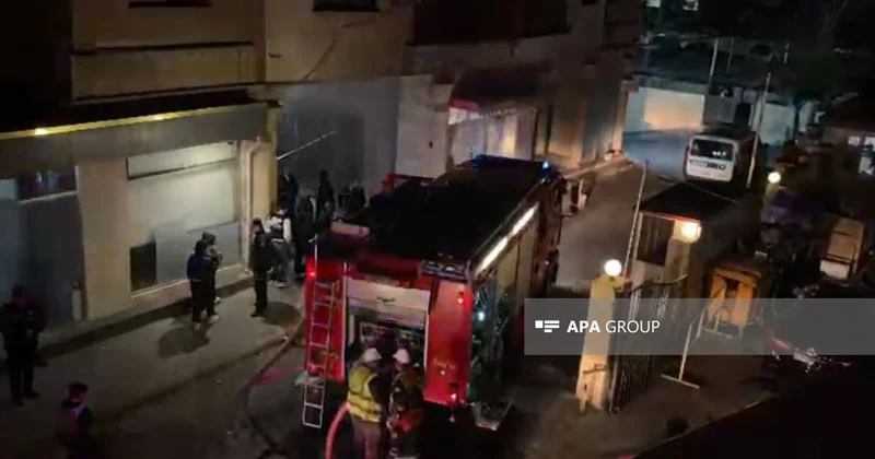 Bakıda çoxmərtəbəli binada yanğın məhdudlaşdırılıb YENİLƏNİB 1 VİDEO