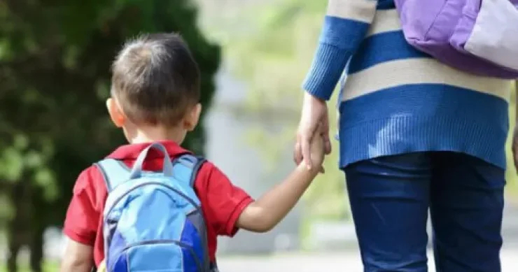 Masazırda məktəbin qarşısında HƏYƏCANLI ANLAR: 1 ci sinif şagirdi öldü