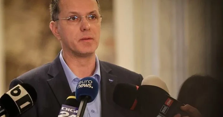 Глава минобороны Румынии ушел в отставку после скандала с дипломом