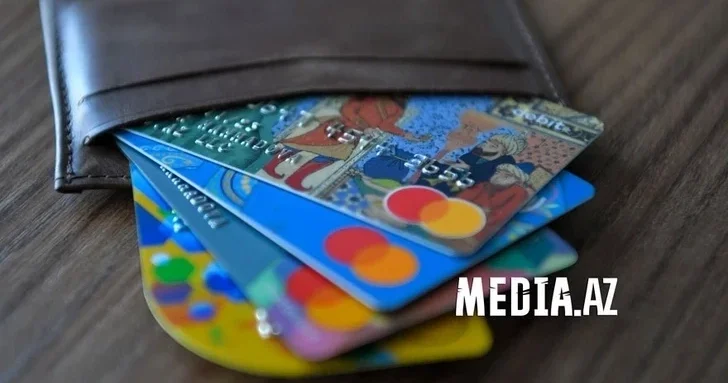 В Азербайджане задержаны 8 человек за торговлю банковскими картами для онлайн азартных игр