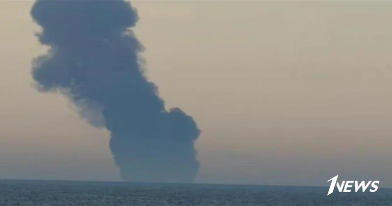 Загоревшийся в Черном море танкер мог столкнуться с миной ОБНОВЛЕНО