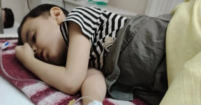 7 yaşlı Nihatın köməyə ehtiyacı var Anası xeyirxah insanlardan kömək istəyir