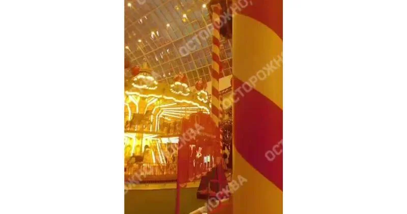 Люди застряли на аттракционе в московском парке развлечений ВИДЕО