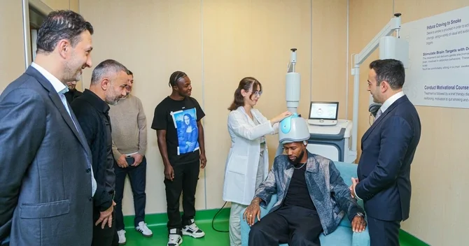 Qurban Qurbanov və futbolçuları Yeni Robotik Reabilitasiya Mərkəzini ziyarət ediblər