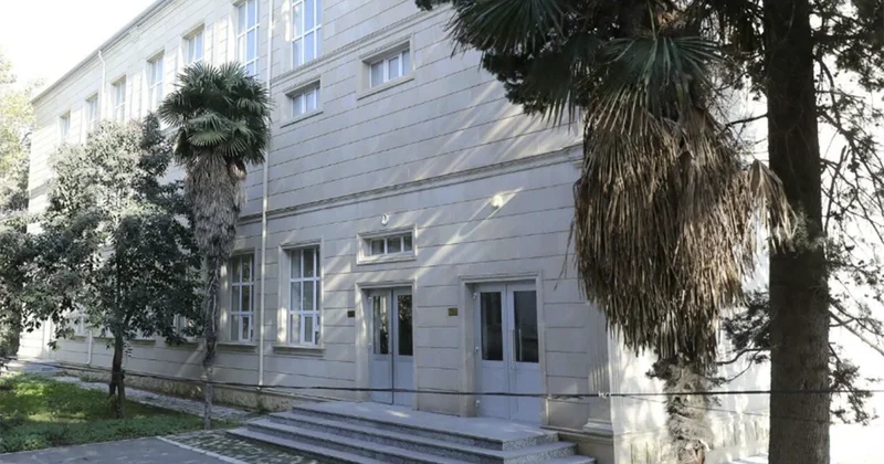 Одна из бакинских средних школ будет заново построена