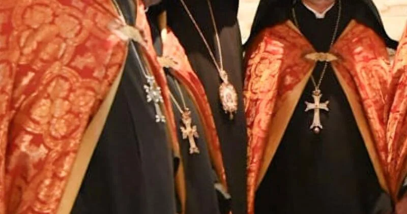 До дыр! Верхушка армянской церкви ежедневно пересматривает интимное видео своего епископа