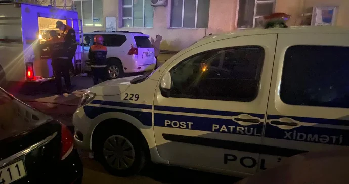 Bakıda çoxmərtəbəli binada yanğın baş verib Əraziyə polis cəlb olunub FOTOLAR VİDEO