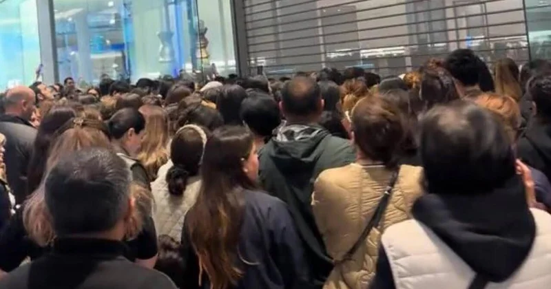 Bakıda Black Friday izdihamı Qapılar açılan kimi mağazaya hücum etdilər VİDEO