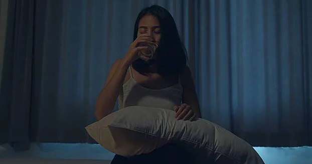 Saat 3:00 da oyanan insanlara yenidən yuxuya getmək üçün məsləhətlər...