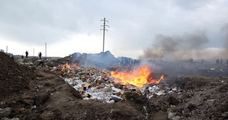 Binəqədidə məişət tullantıları yığılmış ərazidə yanğın başlayıb