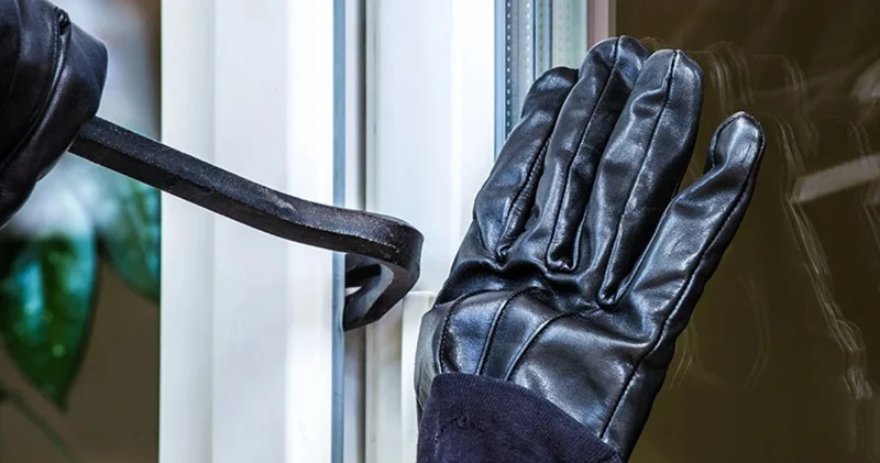 Naxçıvanda tələbənin qeyri adi oğurluq planı: Anasının yaylığı və sapsız bel...