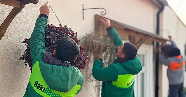 Gəncədə dekorativ gül dibçəkləri müvəqqəti olaraq götürülür Fotolar