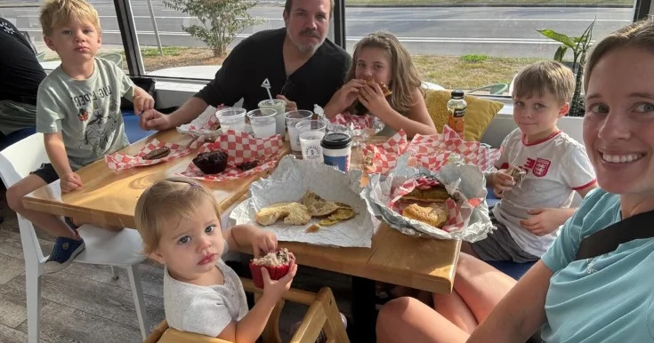 Tolqa Karel ailəsi ilə yeni fotosunu yayımladı