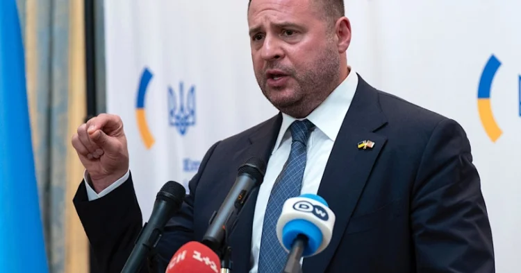 Ukrayna Prezident Aparatının rəhbərinin evində axtarış aparılıb