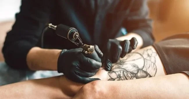 Bədəndə tatu döymələri dəri xərçəngi riskini artırır