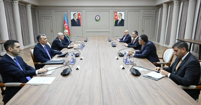 Əli Əsədov iordaniyalı nazirlə ikitərəfli əməkdaşlığı müzakirə edib