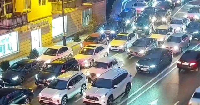 Bakının sıxlıq olan YOLLARI SİYAHI