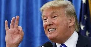 Tramp müxbiri axmaq adlandırdı FOTO