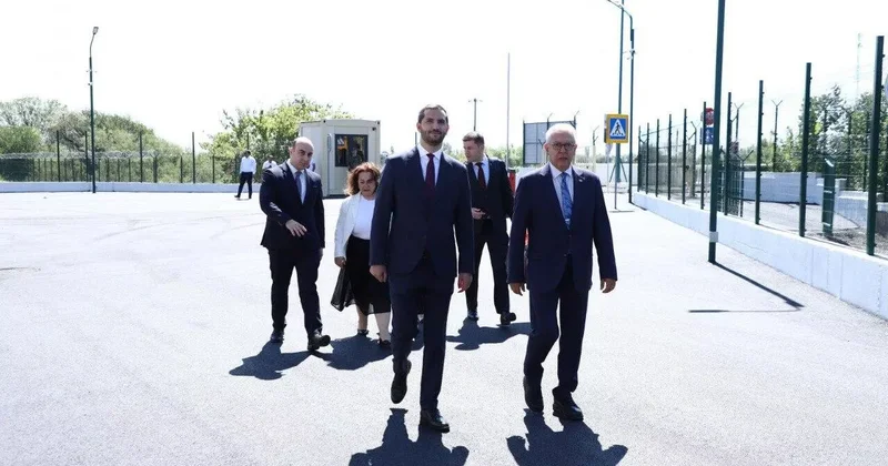 Qars Gümrü dəmir yolu açıla bilər Danışıqlar başladı