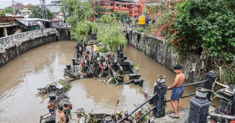 Endonezyada güclü yağış məktəb binasının çökməsinə səbəb oldu