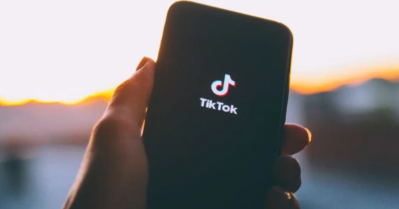 TikTok un təkcə samovarları deyil, xatirələri də bərpa edən sənətkarları