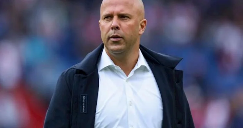 Arne Slot “Liverpul”dan gedir?