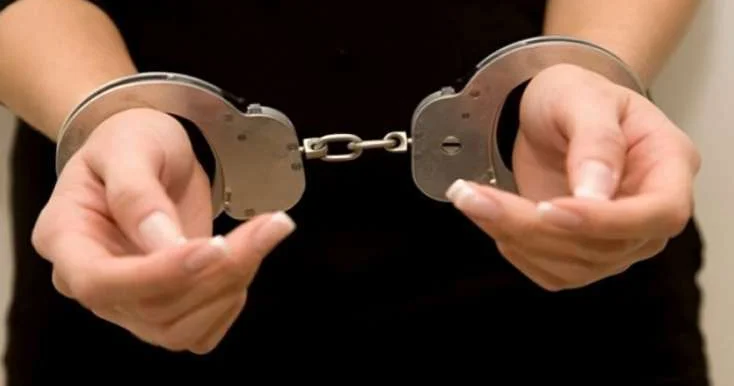 Çalışdığı evdən oğurluq edən qadın saxlanıldı