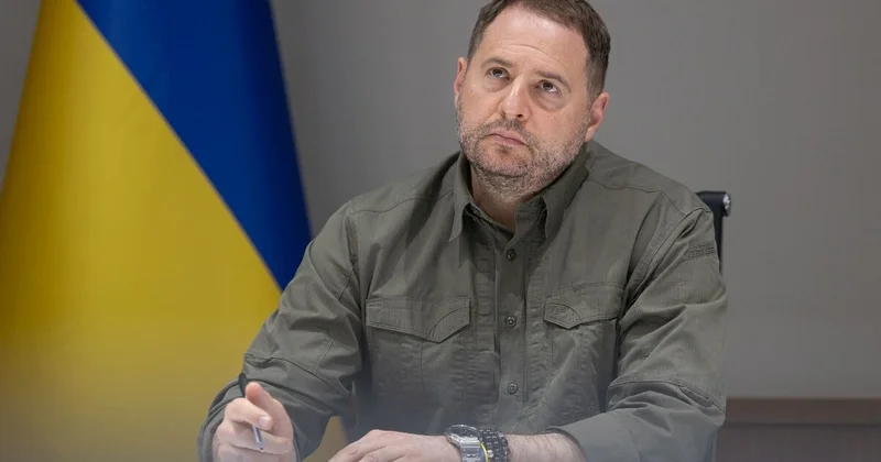 Zelenskinin sağ əli istefa verdi