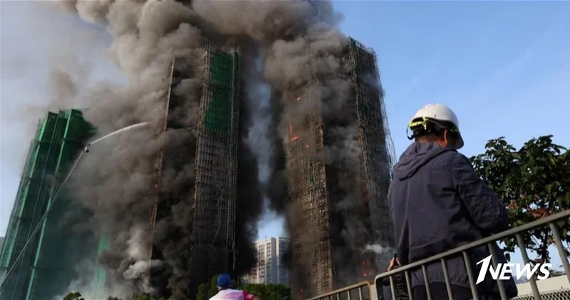 Число погибших во время крупного пожара в Гонконге выросло до 128 человек ВИДЕО ОБНОВЛЕНО