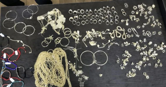 В Баку няня вынесла из дома работодателя золото на 60 000 манатов Minval Politika