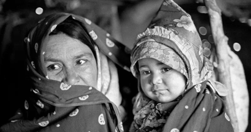 Qadın uşağını 1300 manata satmaq istədi İranı silkələyən şok VİDEO