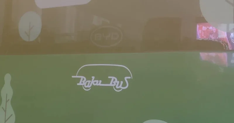 Avtobusa uşaq arabası ilə minmək istədi, sürücü qoymadı