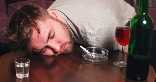 Spirtli içki içənlərin bağırsağı beyini zədələyir