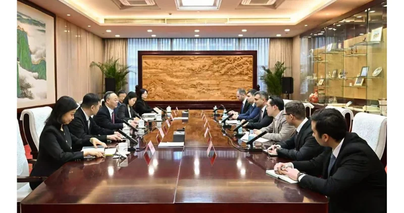 Азербайджан и Китай обсудили финсектор ФОТО