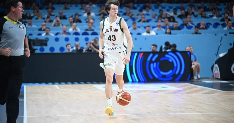 Litvalı basketbolçudan möhtəşəm geridönüş: 10 saniyədə 9 xal VİDEO