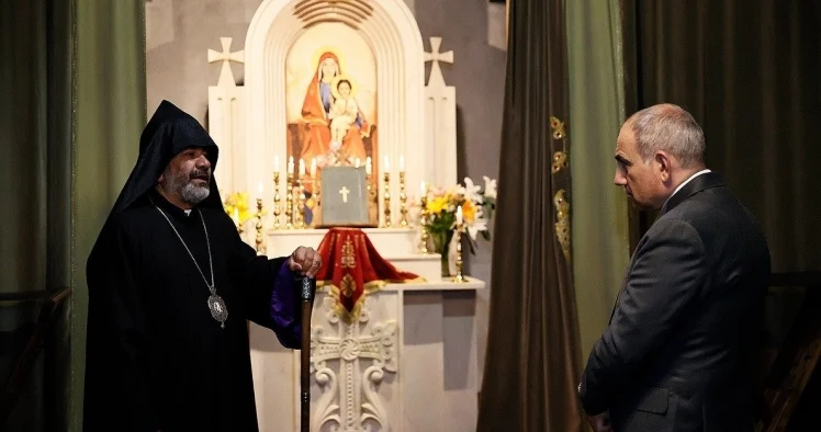 Paşinyan kilsə qarşıdurması: Ermənistanda yeni güc balansı axtarışı