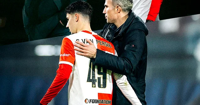 Əfsanəvi futbolçu baş məşqçisi olduğu klubda oğlunu meydana buraxdı