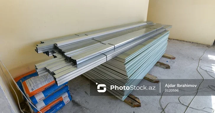 Неровные стены и плесень: как в Азербайджане не стать жертвой экономии застройщика?