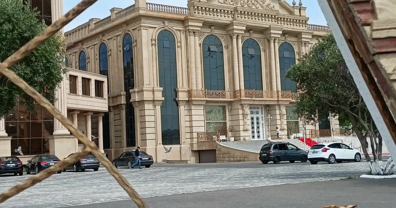 “Grand Neon”da toy zamanı yanğın: Hər kəs zaldan çıxsın Video